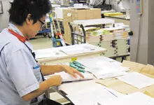 製本工程での最終チェック